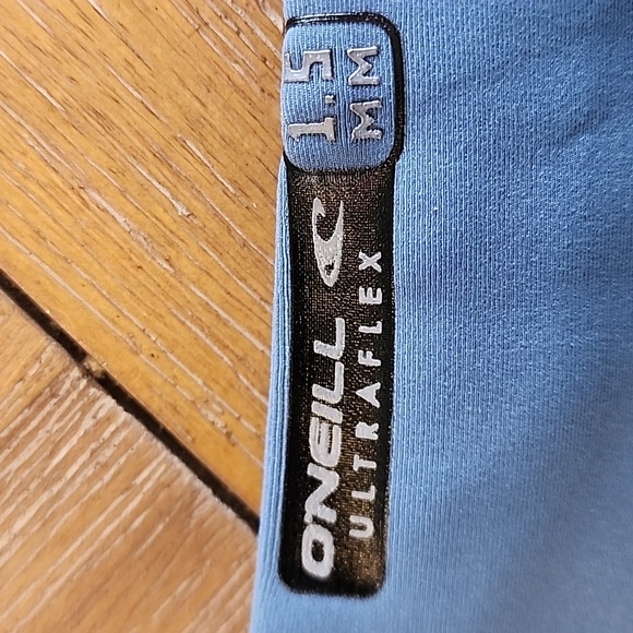 O'Neill Light Blue and Black Wetsuit Top 4t - Picture 3 of 7
